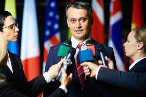 Seçim Areşesinde Sıcak Gelişmeler